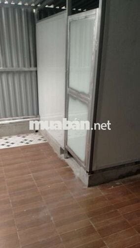 Cho thuê cửa hàng rộng 45m điện nước riêng có bình nóng lạnh giá 2,5tr
