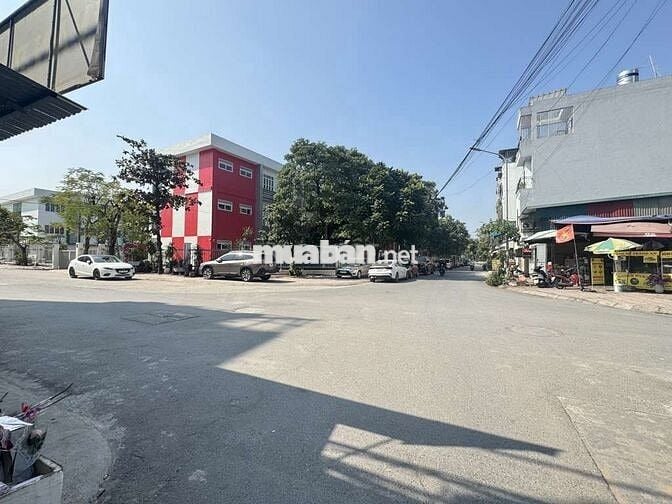 Bán gấp lô đất mặt phố kinh doanh - mặt tiền siêu rộng ở phố Trạm