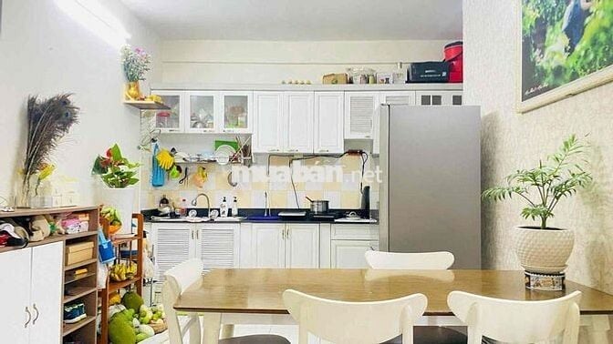 nhà cho thuê mới sơn sửa lại 25/10 vào ở ạ