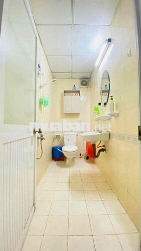 nhà cho thuê mới sơn sửa lại 25/10 vào ở ạ