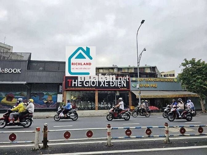 Cho thuê nhà mặt tiền Nguyễn Thái Sơn P.4,Gò Vấp
+ Diện tích: 8m x25m