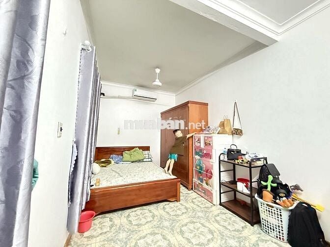 Bán gấp nhà Hòa Bình- Thổ quan, 3 thoáng, gần phố, 4 tầng đẹp, 4.5 tỉ