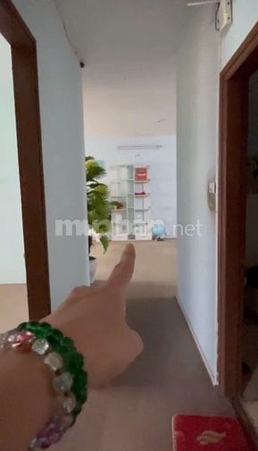 Cho thuê tầng 1 phố Nguyễn Chí Thanh tiện ở làm văn phòng 