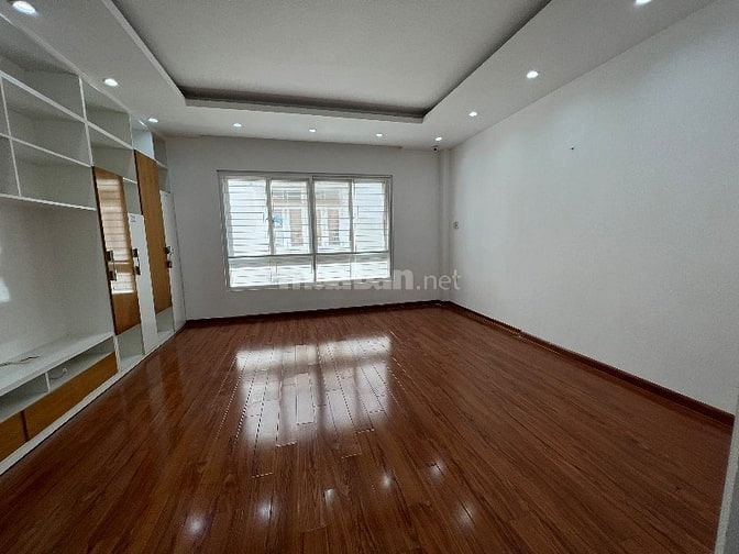 Văn Phòng cho thuê _ hầm + 4 tầng 