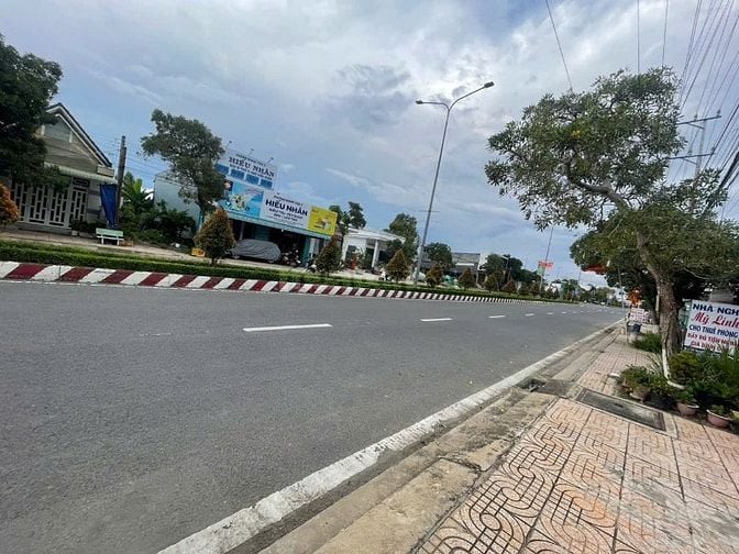 Bán khách sạn Huỳnh Lâm mặt tiền Võ Văn Kiệt, TT Tràm Chim, Đồng Tháp