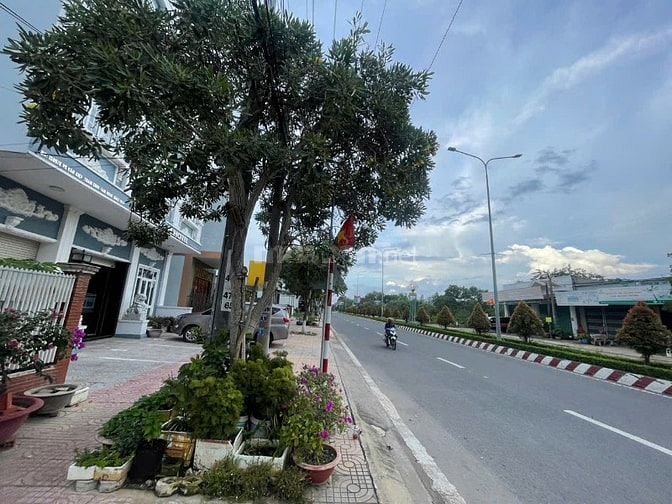 Bán khách sạn Huỳnh Lâm mặt tiền Võ Văn Kiệt, TT Tràm Chim, Đồng Tháp