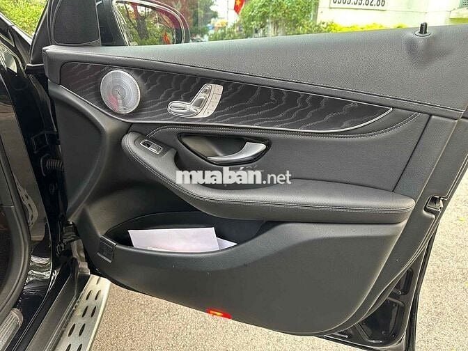 Mercedes Benz GLC300 4MATIC 2019 Bank 90%