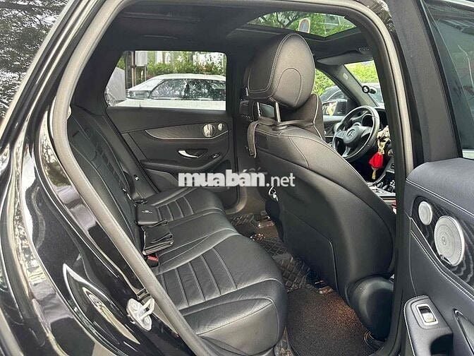 Mercedes Benz GLC300 4MATIC 2019 Bank 90%