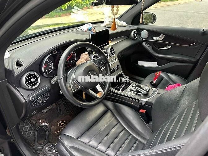 Mercedes Benz GLC300 4MATIC 2019 Bank 90%