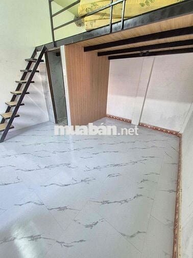 Gác siêu rộng ở được 3-4 bạn, mặt tiền đường ngay Chợ Lớn, Quận 6