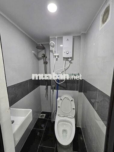 Anh share tầng 1 thang bộ nhà đẹp khu Phú Nhuận