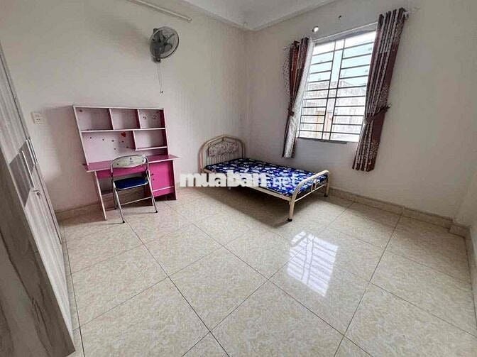 nhà thuê hồ Ngọc lãm bình trị đông b bình Tân DT92m giá 13tr