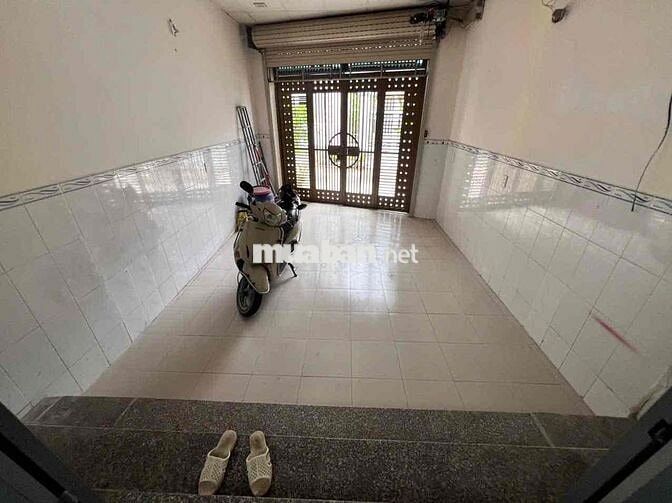 nhà thuê hồ Ngọc lãm bình trị đông b bình Tân DT92m giá 13tr