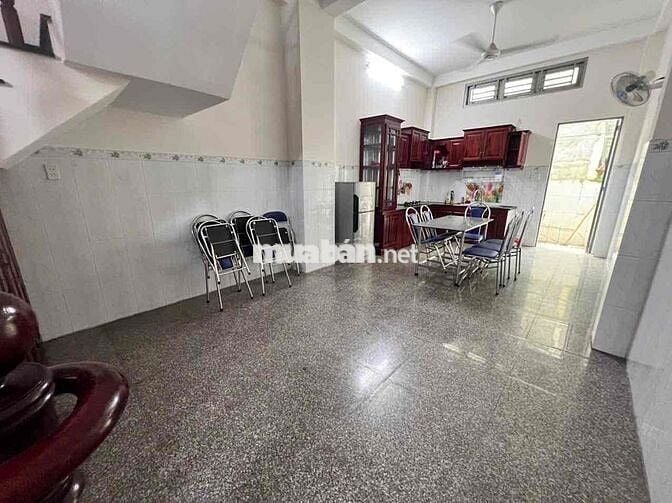 nhà thuê hồ Ngọc lãm bình trị đông b bình Tân DT92m giá 13tr