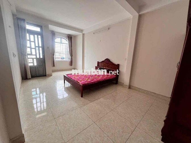 nhà thuê hồ Ngọc lãm bình trị đông b bình Tân DT92m giá 13tr