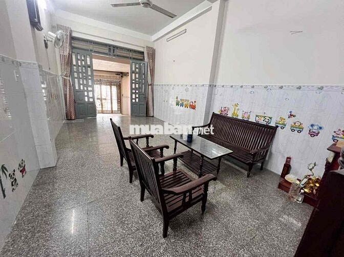 nhà thuê hồ Ngọc lãm bình trị đông b bình Tân DT92m giá 13tr