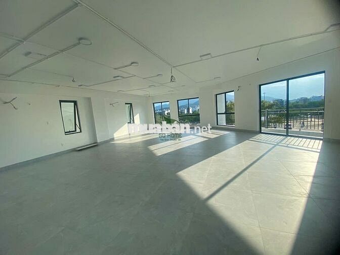 Cho thuê nhà nguyên căn lô góc, 200m² đất, 1100m² sàn, Phước Hải