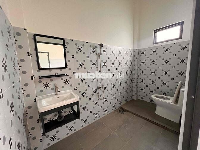 Nhà mới xây - TP Mỹ Tho- 3PN,1PK,1Bếp,2WC,2 sân ( sân trước đậu oto)