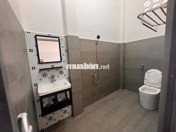 Nhà mới xây - TP Mỹ Tho- 3PN,1PK,1Bếp,2WC,2 sân ( sân trước đậu oto)