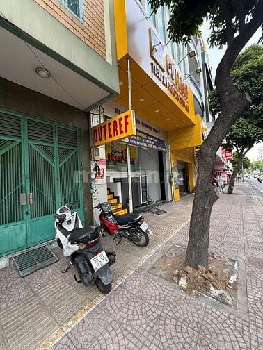 Chính chủ cho thuê nguyên căn mặt tiền Khánh Hội quận 4. 1 trệt 3 lầu