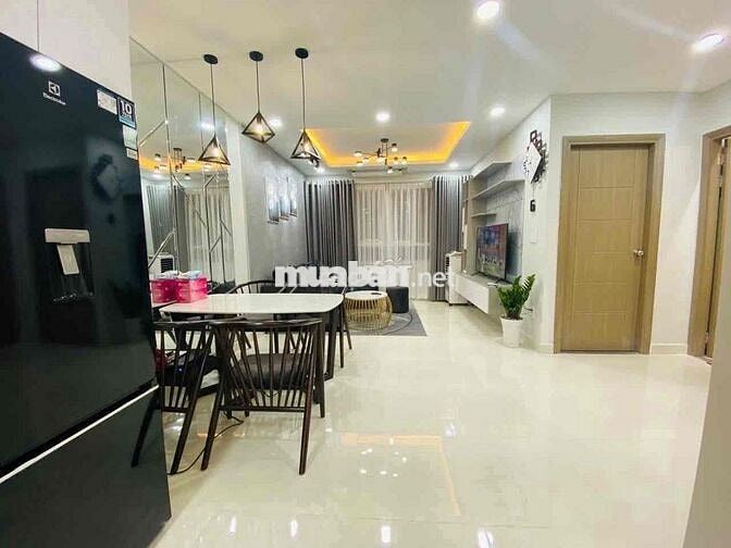 Bán CH 2pn-2wc full nội thất view 2 mặt tiền đg công viên hồ trái tim