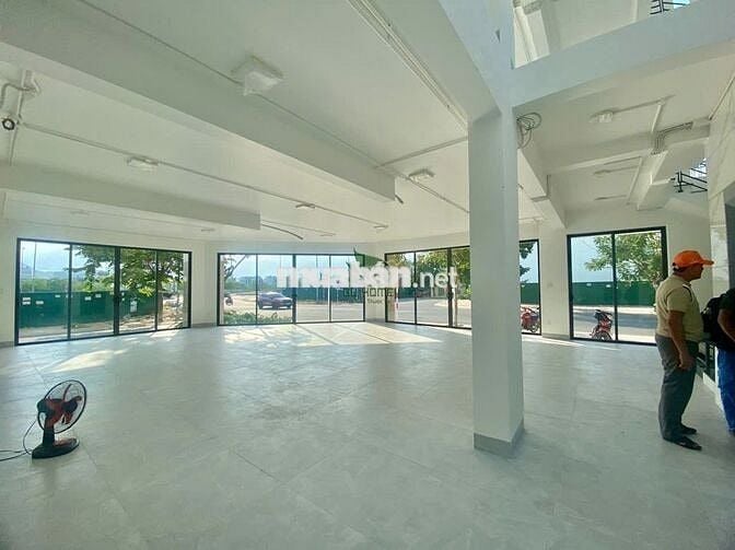 Cho thuê nhà nguyên căn lô góc, 200m² đất, 1100m² sàn, Phước Hải