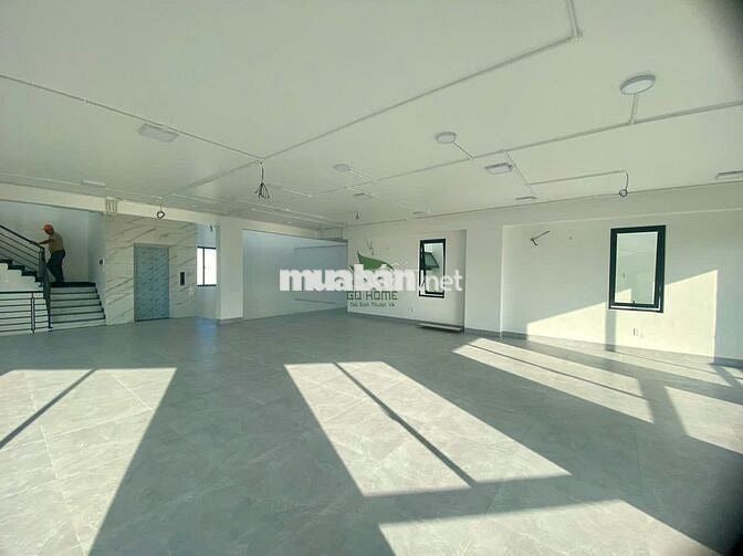 Cho thuê nhà nguyên căn lô góc, 200m² đất, 1100m² sàn, Phước Hải