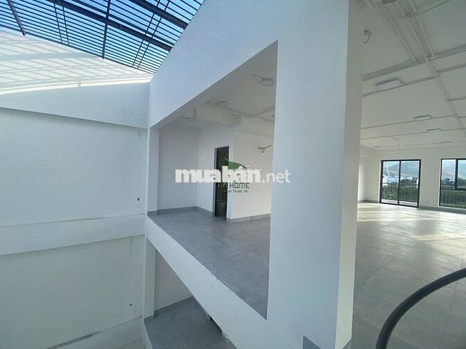 Cho thuê nhà nguyên căn lô góc, 200m² đất, 1100m² sàn, Phước Hải