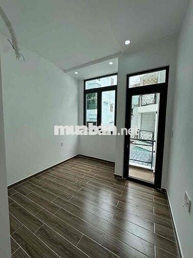 Nhà mới xây 4 tầng Âu Dương Lân, 4pn,5Wc, nở hậu