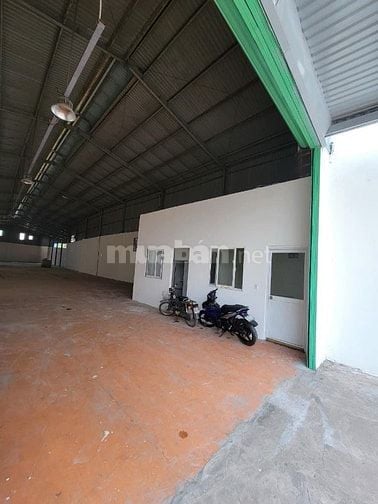 Cho thuê kho xưởng mặt bằng 1000m2 đường Hoàng Hữu Nam, Long Thạnh Mỹ