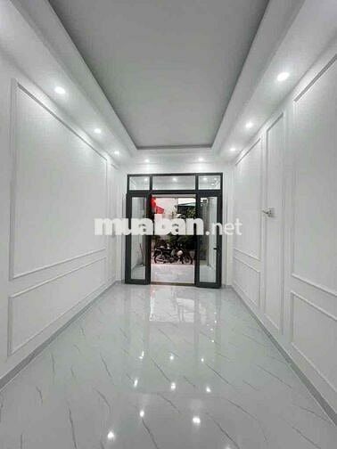 Nhà mới xây 4 tầng Âu Dương Lân, 4pn,5Wc, nở hậu
