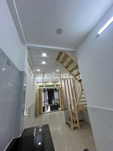 Cho thuê nhà hẻm 11  /  Nguyễn Văn Cừ p2q5