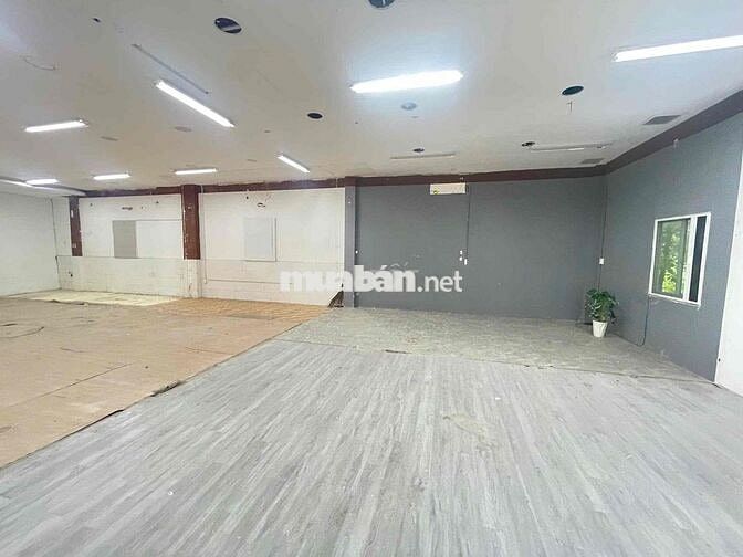 mặt tiền nhà xưởng 600m2 lưu thông thuận tiền gần đường Hà Huy Giáp