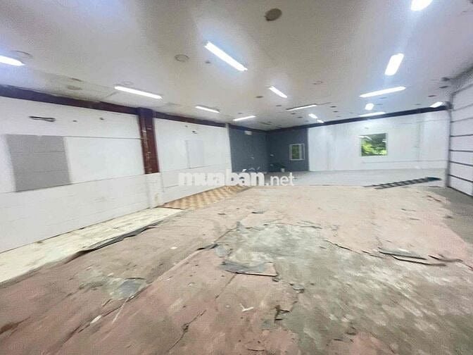 mặt tiền nhà xưởng 600m2 lưu thông thuận tiền gần đường Hà Huy Giáp