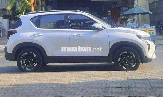 kia sonet deluxe 2024- 4000 km
