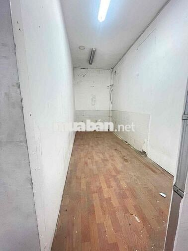 mặt tiền nhà xưởng 600m2 lưu thông thuận tiền gần đường Hà Huy Giáp
