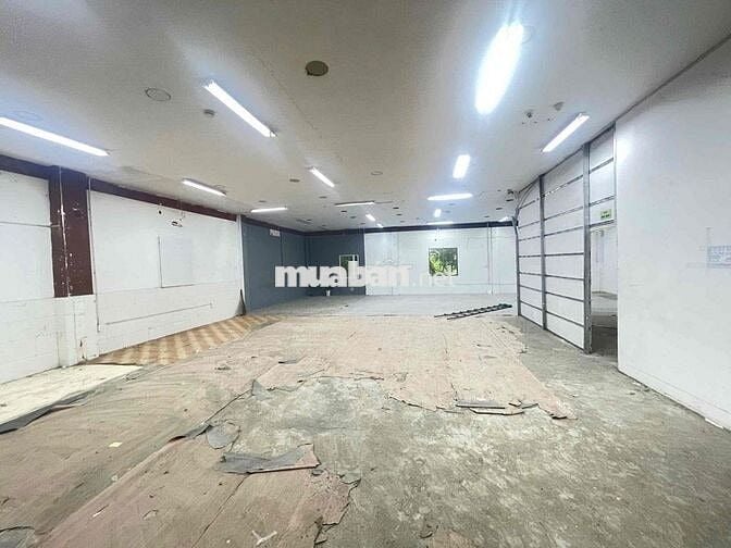mặt tiền nhà xưởng 600m2 lưu thông thuận tiền gần đường Hà Huy Giáp