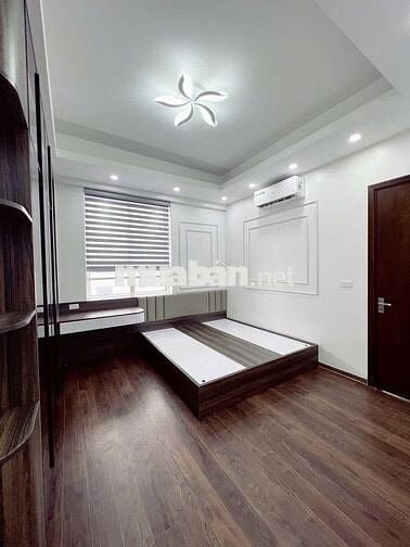 Bán chung cư cao cấp khu Lê Văn Lương 3 ngủ, giá nhỉnh 70tr/m.