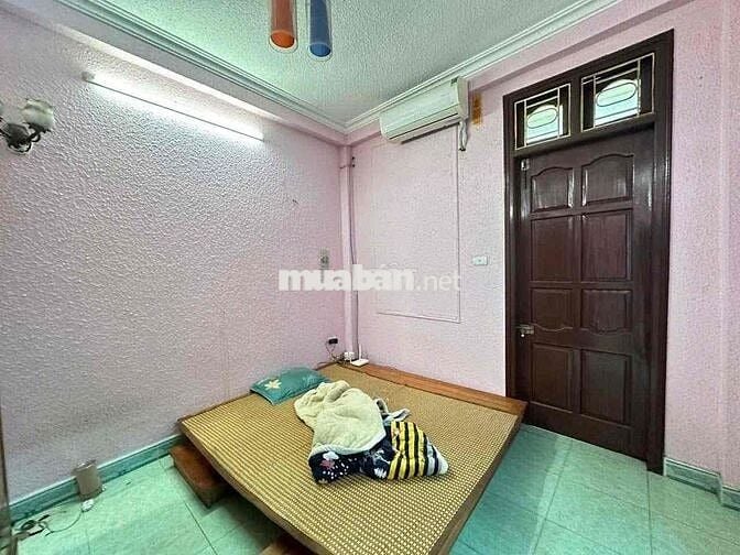 Bán Nhà Lê Trọng Tấn, DT: 40m², Lô Góc, Ô Tô Đỗ Cửa, Giá 12.5 Tỷ