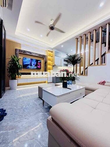 Bùi Xương Trạch - Thanh Xuân cách oto 10m, nhà mới đẹp 33m x 5 tầng