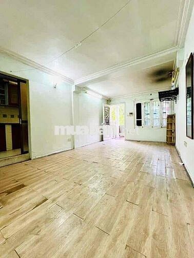 Bán nhà tập thể phố Tạ Quang Bửu nhà đẹp nguyên bản 80m T2 giá nhỉnh 4