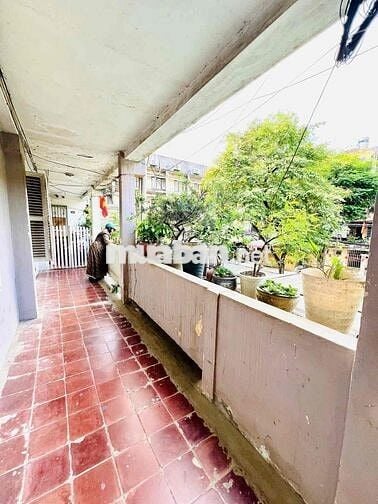 Bán nhà tập thể phố Tạ Quang Bửu nhà đẹp nguyên bản 80m T2 giá nhỉnh 4