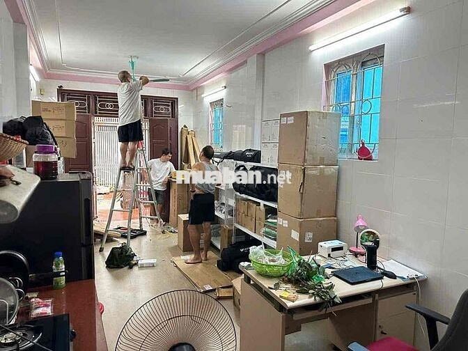 Bán Nhà Lê Trọng Tấn, DT: 40m², Lô Góc, Ô Tô Đỗ Cửa, Giá 12.5 Tỷ