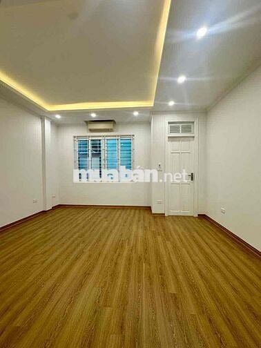 BÁN NHÀ phố Bùi Xương Trạch, Thanh Xuân, DT:33m2 x 4 Tầng, ngõ rộng