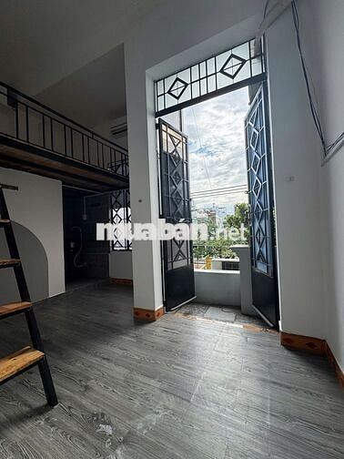 Duplex bancol cửa sổ trời máy lạnh gần IUH, VLU giá rẻ