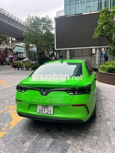 VinFast Lux A2.0 2021 2.0 AT - 900000 km