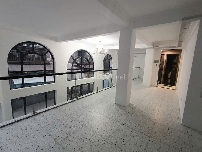 Góc 2 mặt tiên Tân Hương Quận Tân Phú,DT:17x18m kết cấu 4T HĐT 180tr