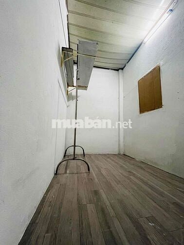 có gác.bep.toilet. 1nữ. free 1xe.co may lanh.p25.binhthanh.camera an n