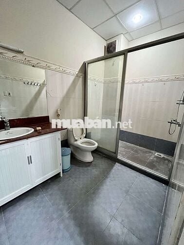 Cho thuê nhà có thang máy 6x20. 4 Tấm 6 phòng giá 35 Triệu
