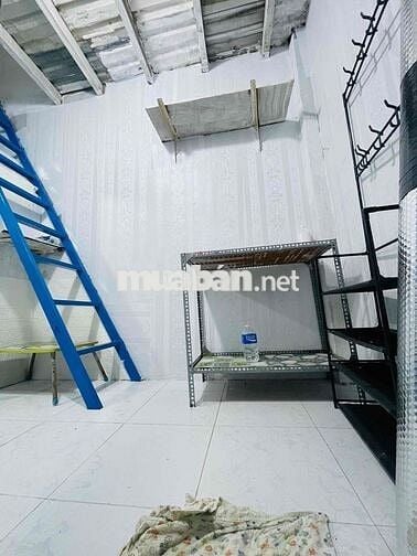 có gác.bep.toilet. 1nữ. free 1xe.co may lanh.p25.binhthanh.camera an n